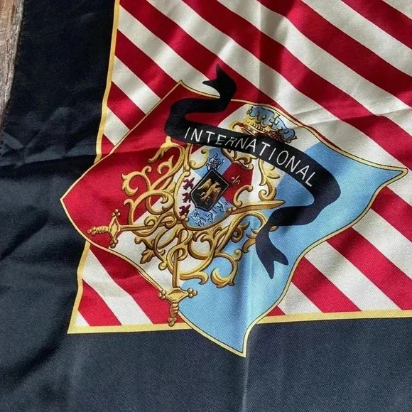 Yuki Torii | Scarf - Picture 4 of 5